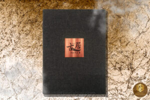 Thiết kế menu vải đơn giản nhưng sang trọng