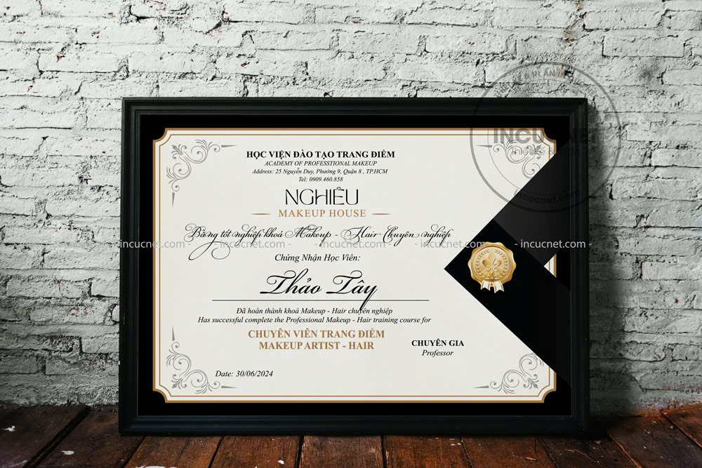 Mẫu bằng khen đóng khung kính đẹp