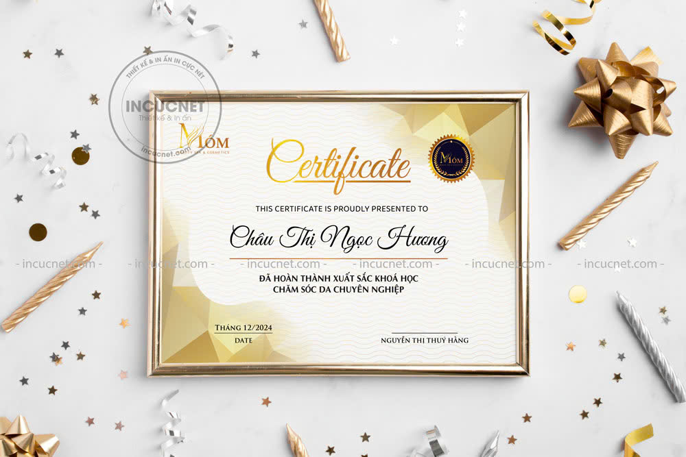 Mẫu bằng khen đóng khung kính đẹp