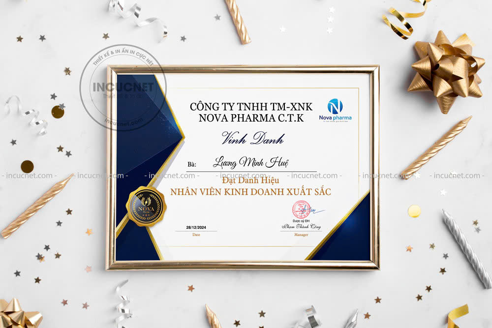 Mẫu bằng khen đóng khung kính đẹp